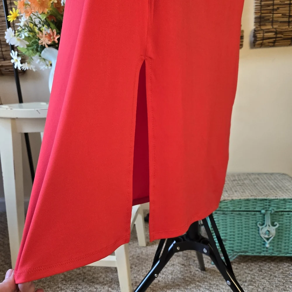 NWT Elegant V-Neck Twist Torso Clingy Maxi Dress